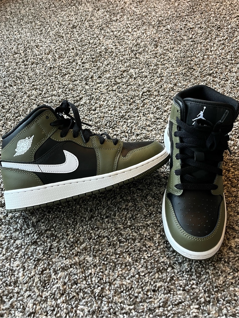 Nike Gs Mid-Top Sneakers in Olive, Black & White